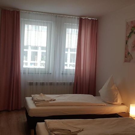 Hotelik Kameleon Pokoje Goscinne Jawor Exteriör bild