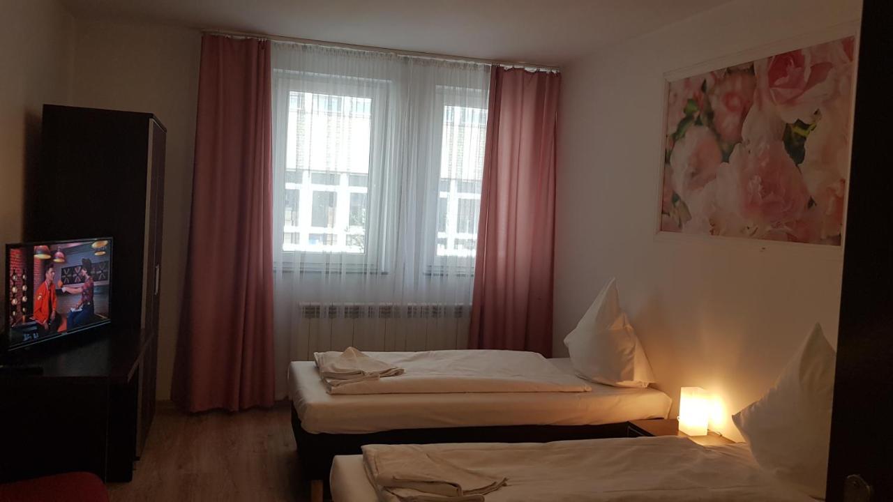 Hotelik Kameleon Pokoje Goscinne Jawor Exteriör bild