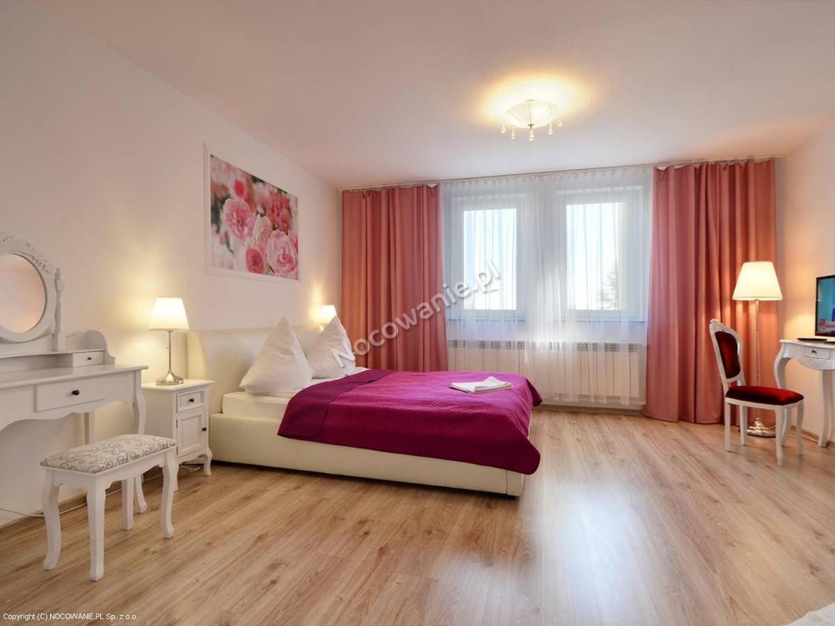 Hotelik Kameleon Pokoje Goscinne Jawor Exteriör bild