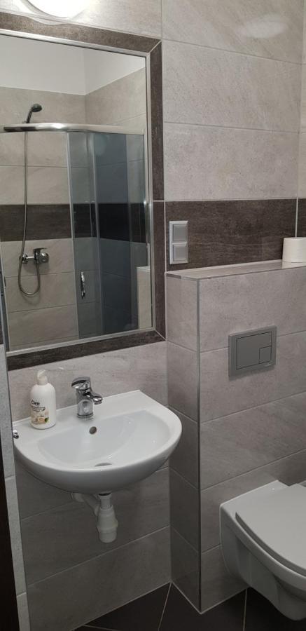 Hotelik Kameleon Pokoje Goscinne Jawor Exteriör bild